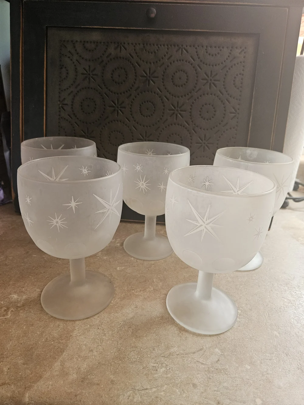 Frosted Starburst Goblet Set - White Glass Wine Goblets (Set of 5)